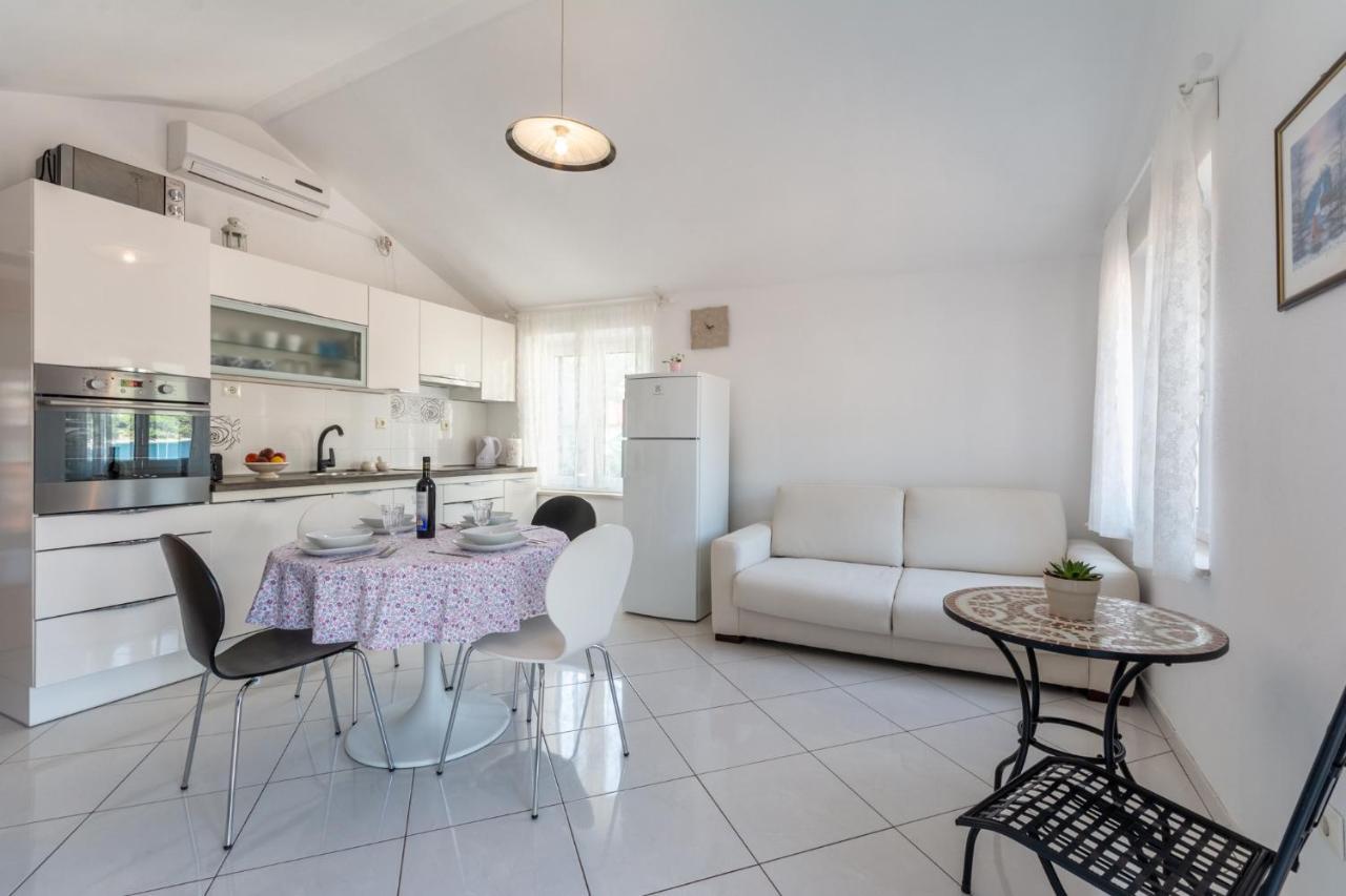 Apartments Sonja 푸치스차 외부 사진